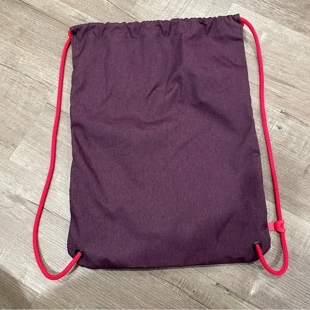 Under Armour Drawstring Backpack Purple Red‎ Heathered Sackpack Sternum Clip